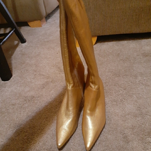 Woman golden boots - Picture 4 of 5